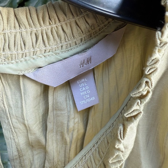 H&M Light Tan Ruffled Top - Picture 4 of 9